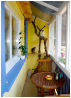 mit Blick auf Landschaft und Hof